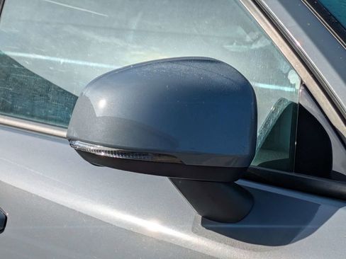 Used 2022 Volvo XC40 T5 Momentum w/ Premium Package image 12