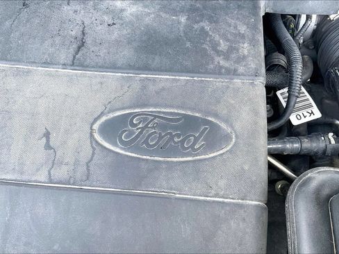 Used 2016 Ford Explorer XLT w/ Equipment Group 202A AWD/4WD image 36