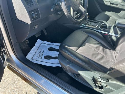 Used 2010 Chrysler 300 Touring image 10