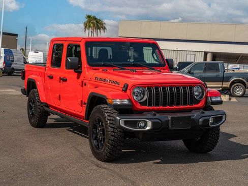 Used 2025 Jeep Gladiator Sport AWD/4WD image 1