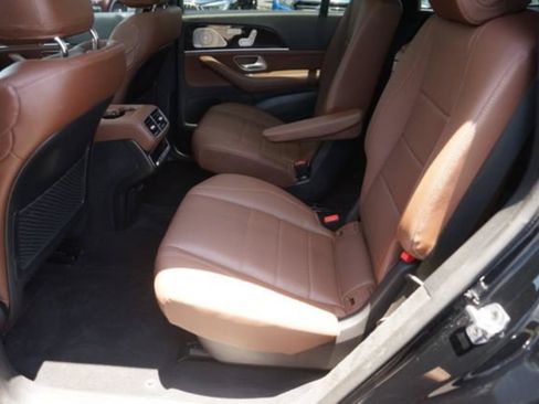 Used 2025 Mercedes-Benz GLS 450 4MATIC image 13