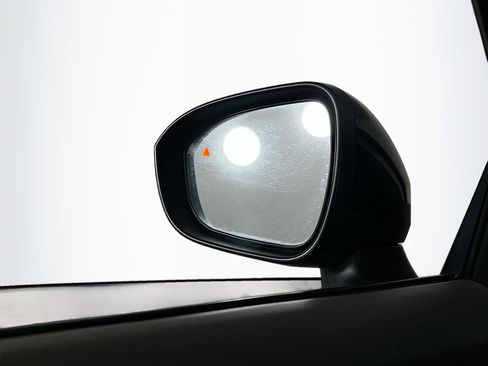 Used 2023 Nissan Rogue SV image 16