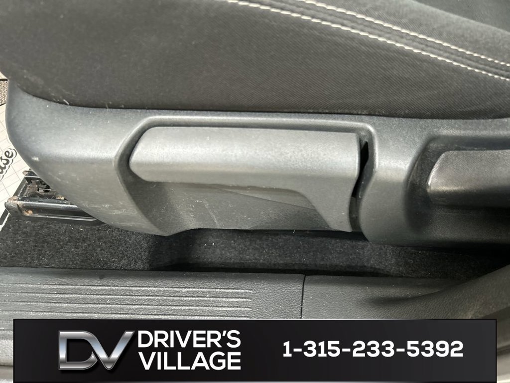 Used 2023 Nissan Rogue S AWD/4WD image 10