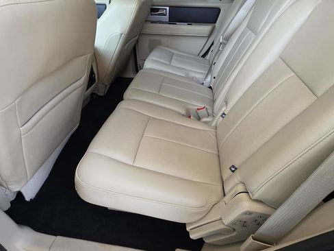 Used 2016 Ford Expedition XLT w/ Equipment Group 202A RWD image 9