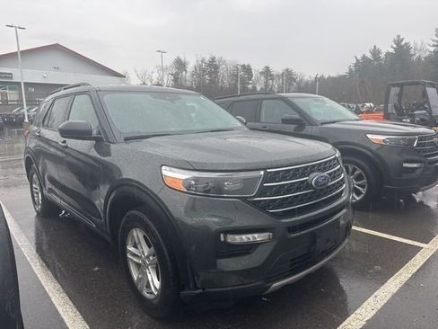 Used 2022 Ford Explorer XLT w/ Equipment Group 202A image 3