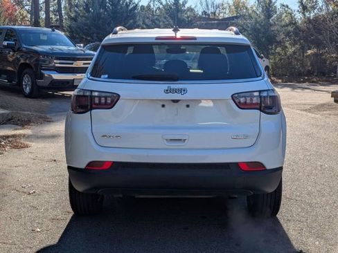 Used 2024 Jeep Compass Latitude image 4