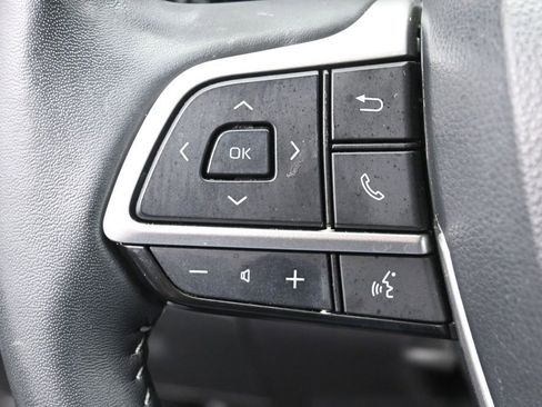 Used 2023 Toyota Highlander XLE AWD/4WD image 17