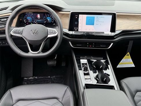 New 2026 Volkswagen Atlas SE image 8