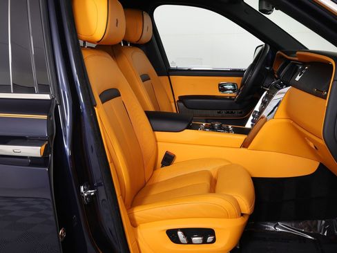 Certified 2022 Rolls-Royce Cullinan w/ Cullinan Package AWD/4WD image 34