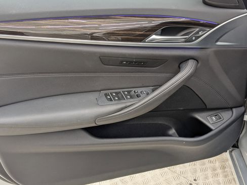 Used 2020 BMW 530i w/ Premium Package image 13