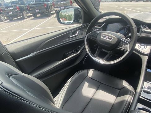 New 2025 Jeep Grand Cherokee L Limited w/ Luxury Tech Group II image 36