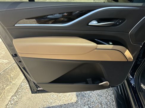Certified 2021 Cadillac Escalade ESV Premium Luxury AWD/4WD image 24