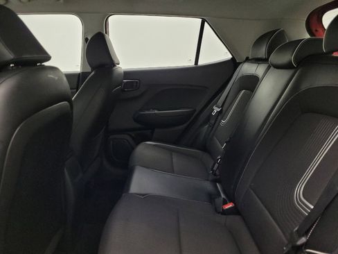 Used 2022 Hyundai Venue Limited image 18