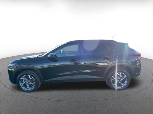 Used 2025 Chevrolet Trax LT image 9