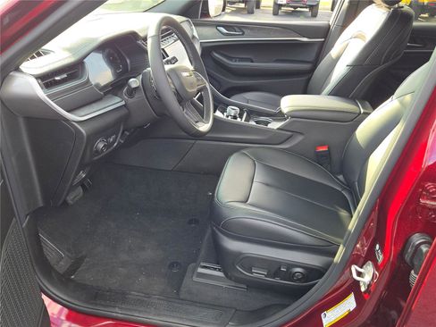 New 2025 Jeep Grand Cherokee Limited image 26