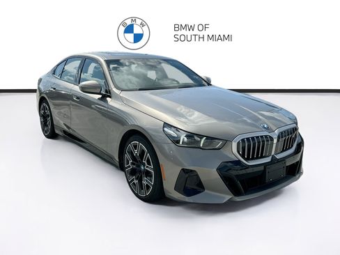 Used 2025 BMW i5 xDrive40 w/ M Sport Package AWD/4WD image 1