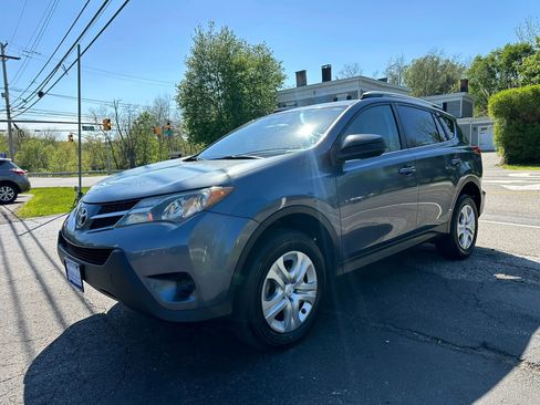 Used 2013 Toyota RAV4 LE FWD image 3
