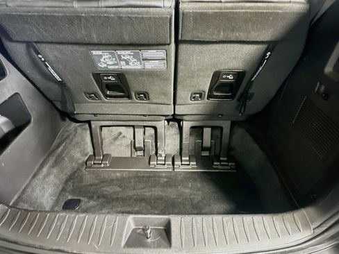 Used 2026 Kia Carnival FWD image 31