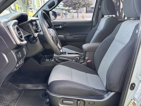 Used 2022 Toyota Tacoma TRD Off-Road w/ Technology Package AWD/4WD image 17