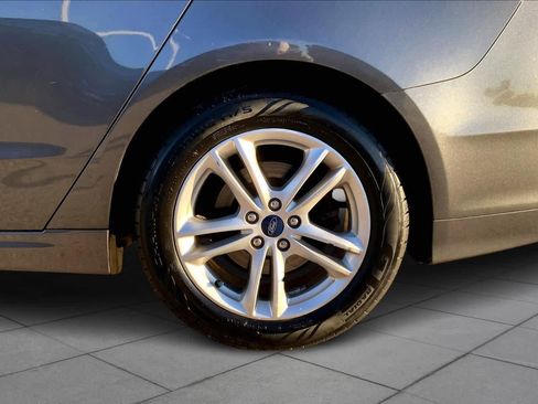 Used 2018 Ford Fusion SE w/ Fusion SE Technology Package image 9