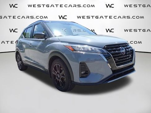 Used 2022 Nissan Kicks SR image 2