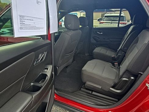 Used 2023 Chevrolet Traverse LT image 13