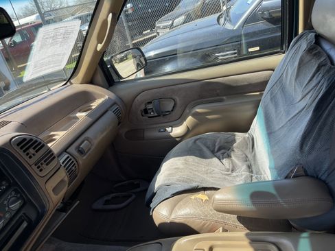 Used 1995 GMC Suburban 4WD image 9