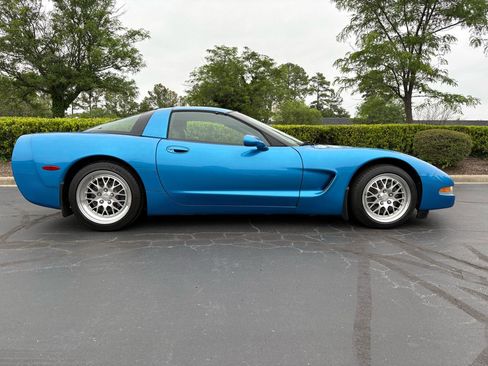 Used 1998 Chevrolet Corvette Coupe RWD image 22