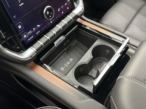 Used 2025 GMC Yukon XL Denali w/ Sun & Power Step Package image 22