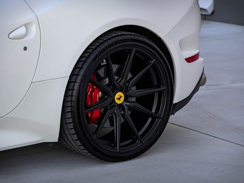 Used 2016 Ferrari California T image 7