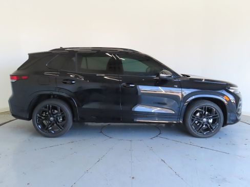 New 2026 Volkswagen Tiguan SE R-Line image 2