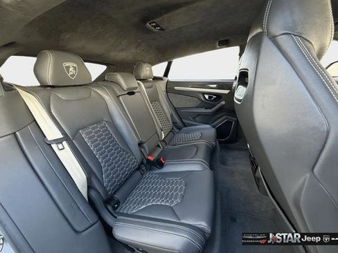 Used 2022 Lamborghini Urus AWD/4WD image 30