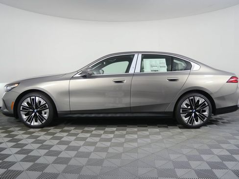 Used 2026 BMW 530i xDrive w/ Premium Package AWD/4WD image 3
