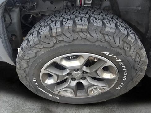 Used 2019 Jeep Cherokee Trailhawk w/ Cold Weather Group image 13