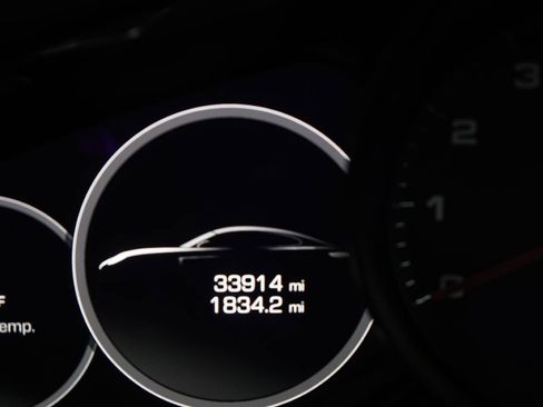 Used 2020 Porsche Panamera RWD image 16