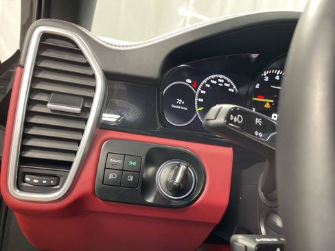 Used 2022 Porsche Cayenne E-Hybrid Coupe image 7