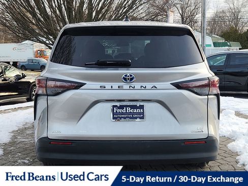 Used 2023 Toyota Sienna LE image 5