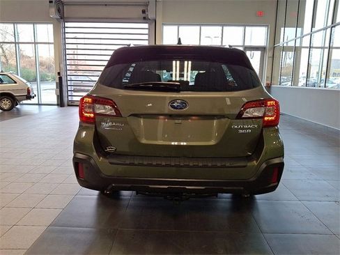 Used 2018 Subaru Outback 3.6R Touring image 5