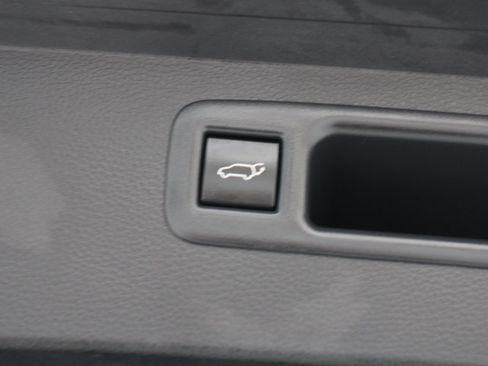 Certified 2023 Toyota Highlander LE image 16