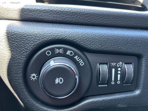 New 2026 Chrysler Pacifica Select image 12