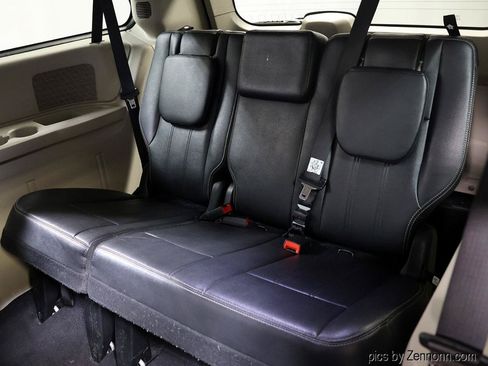 Used 2015 Chrysler Town & Country Touring FWD image 14
