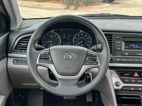 Used 2017 Hyundai Elantra SE FWD image 19