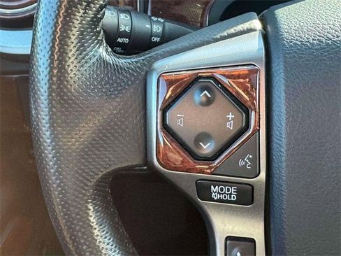 Used 2018 Toyota Tacoma Limited image 21