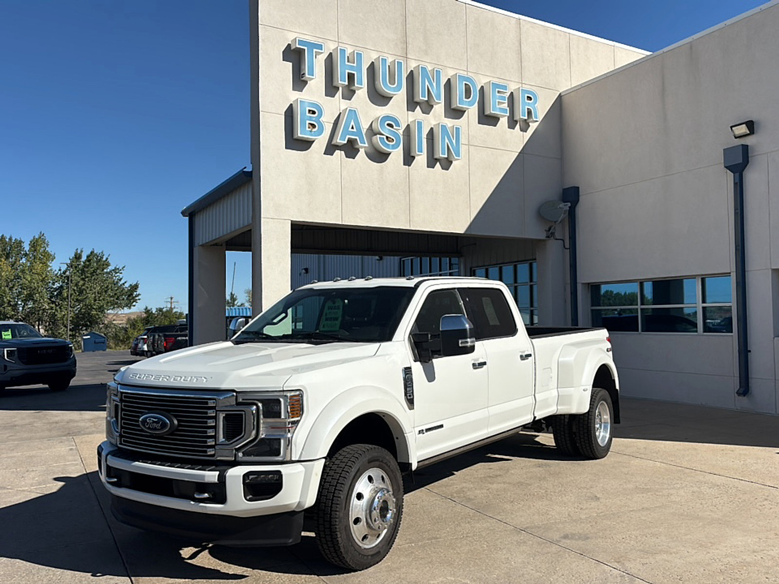 Used 2022 Ford F450 Platinum w/ Camper Package AWD/4WD image 1