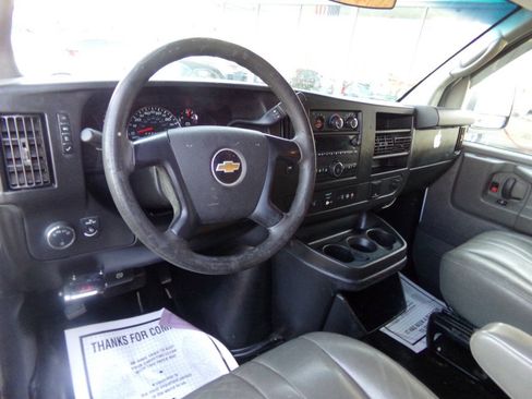 Used 2015 Chevrolet Express 2500 RWD image 42