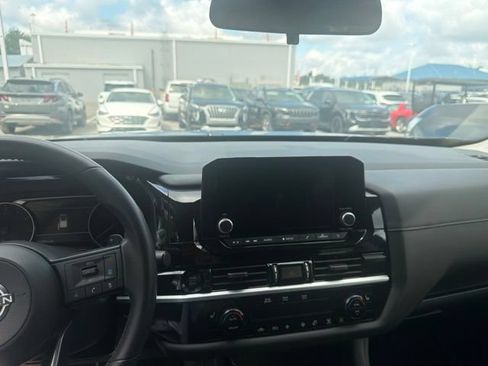 Used 2025 Nissan Pathfinder SV FWD image 18