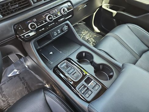 Used 2025 Honda Pilot EX-L image 28
