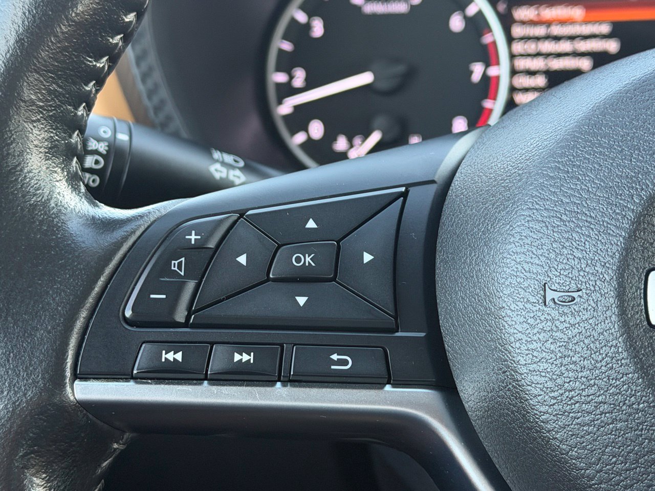 Certified 2025 Nissan Sentra SV w/ SV Premium Package FWD image 17