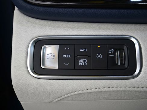 Used 2025 Buick Enclave Avenir w/ Super Cruise Package image 31