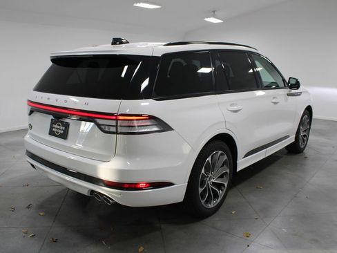 New 2026 Lincoln Aviator 2WD w/ Jet Appearance Package image 8